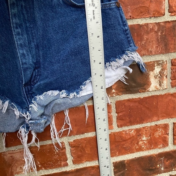 Wranglers Womens 5 Cheeky Booty Frayed Cutoff Denim Blue Jeans Shorts - Picture 6 of 8